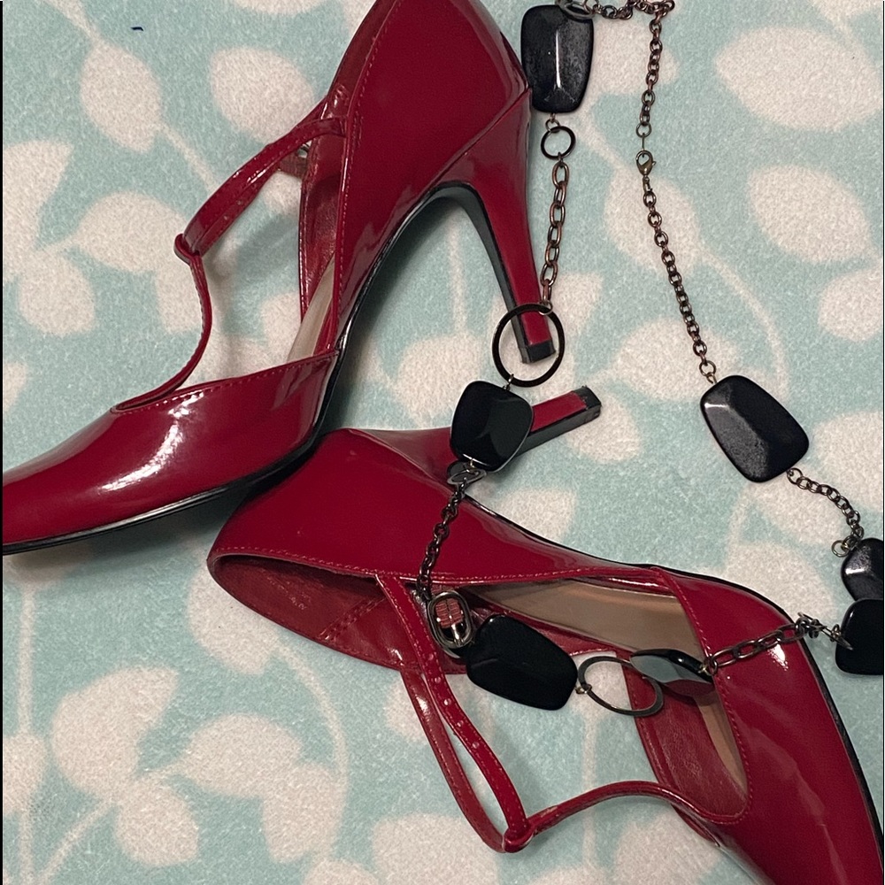 Vintage Style Red Pumps
